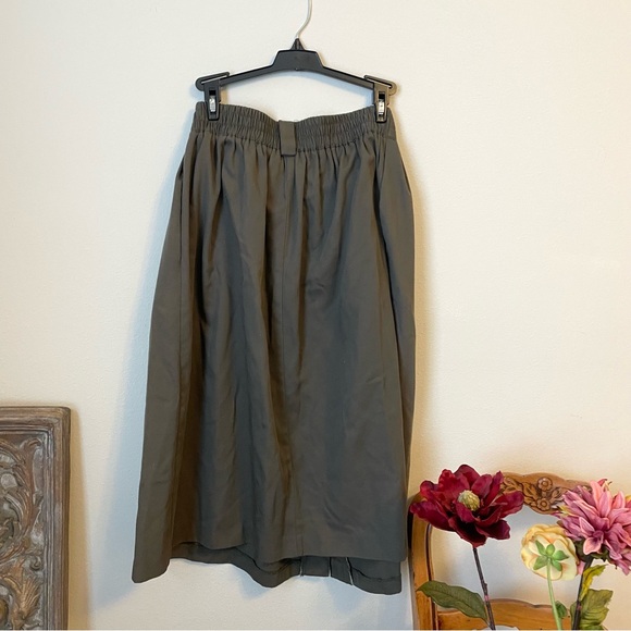Elegant Olive Green Button-Down Skirt - Size Medium to Large - Picture 2 of 5